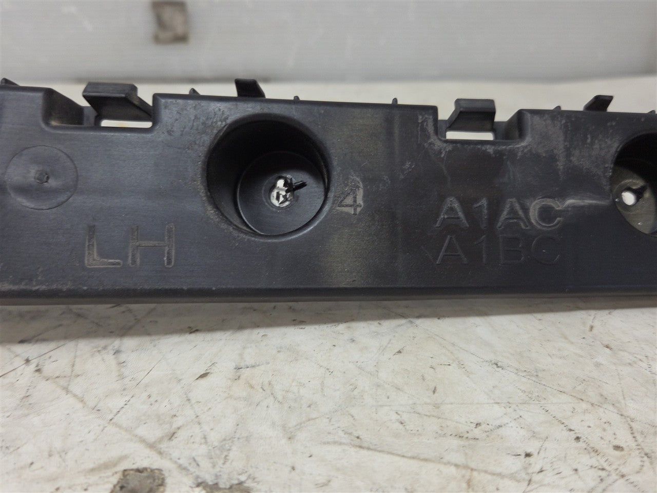Used OEM 2016-2024 CAMARO REAR BUMPER FASCIA GUIDE BRACKET DRIVER LH, actual item photo 6