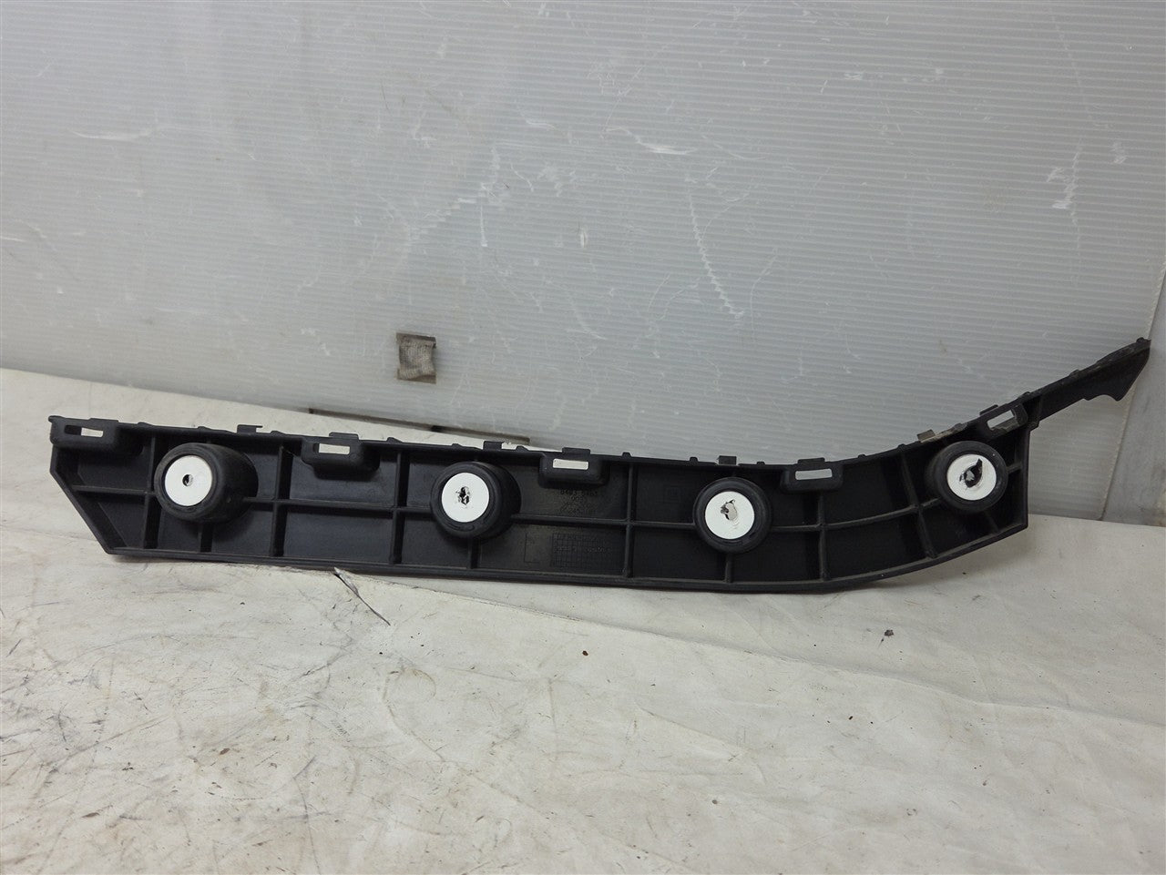 Used OEM 2016-2024 CAMARO REAR BUMPER FASCIA GUIDE BRACKET DRIVER LH, actual item photo 9