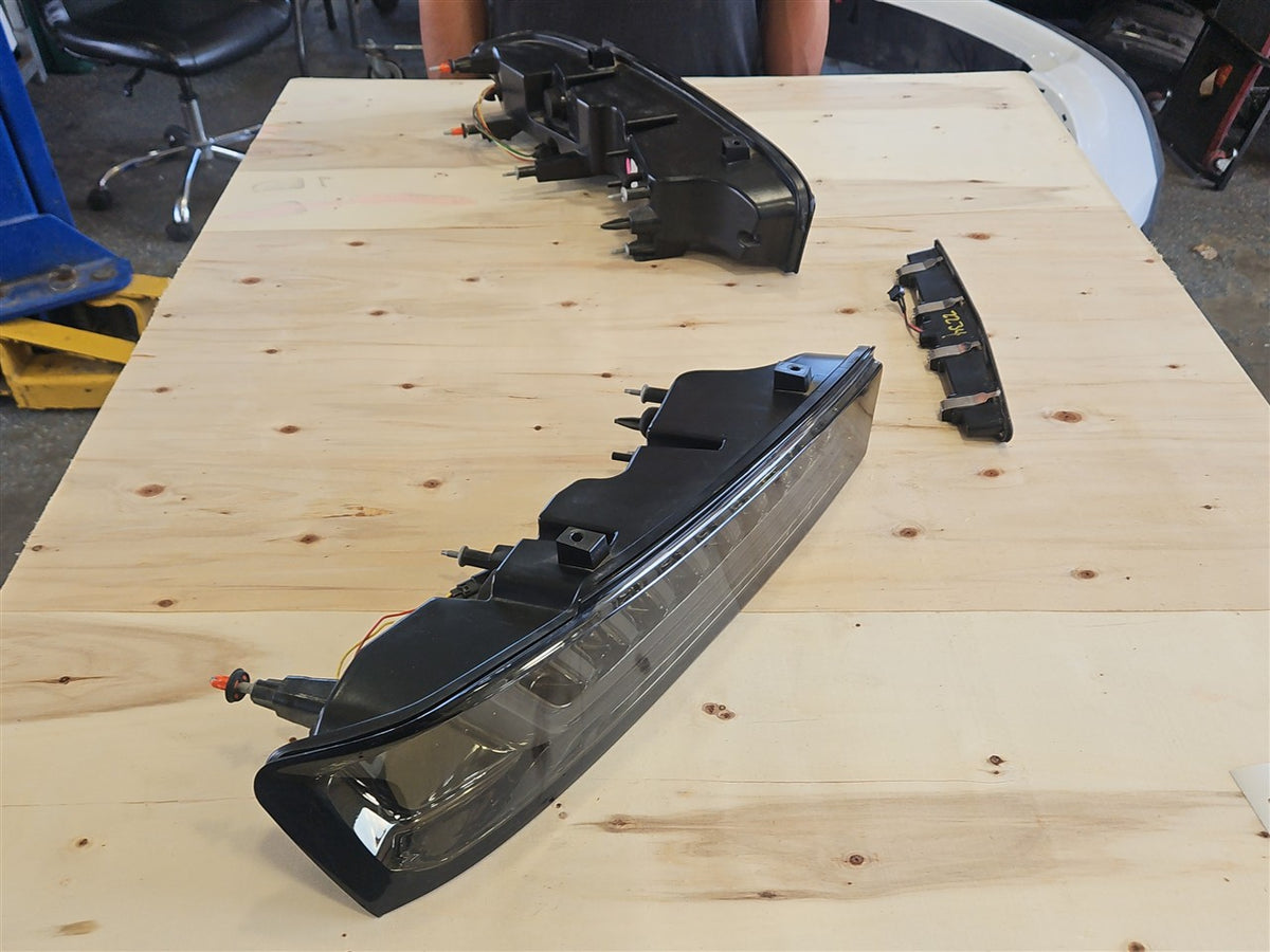 Used OEM 2016-2018 CAMARO SPEC D SEQUENTIAL TAIL LIGHTS PAIR SMOKED, actual item photo 3