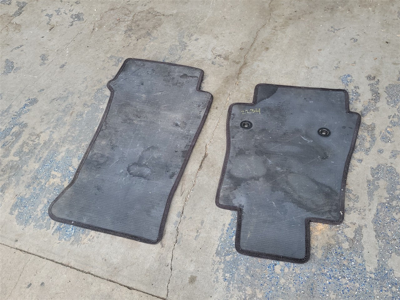 Used OEM 2016-2024 CAMARO FRONT FLOOR MATS PAIR BLACK WITH RED CAMARO, actual item photo 9