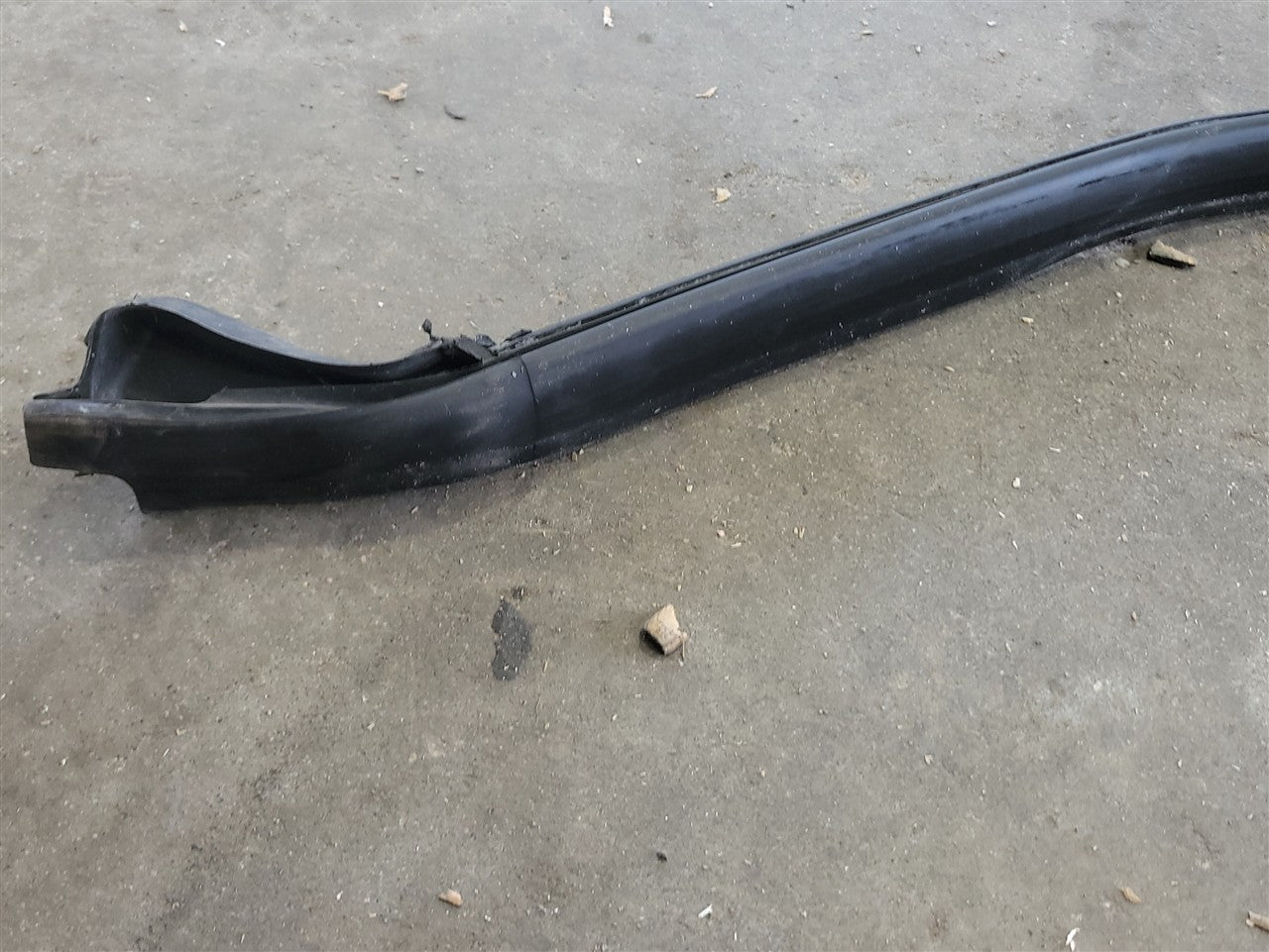 Used OEM 2005-2013 CORVETTE C6 TARGA TOP HALO ROOF WEATHERSTRIP REAR, actual item photo 4