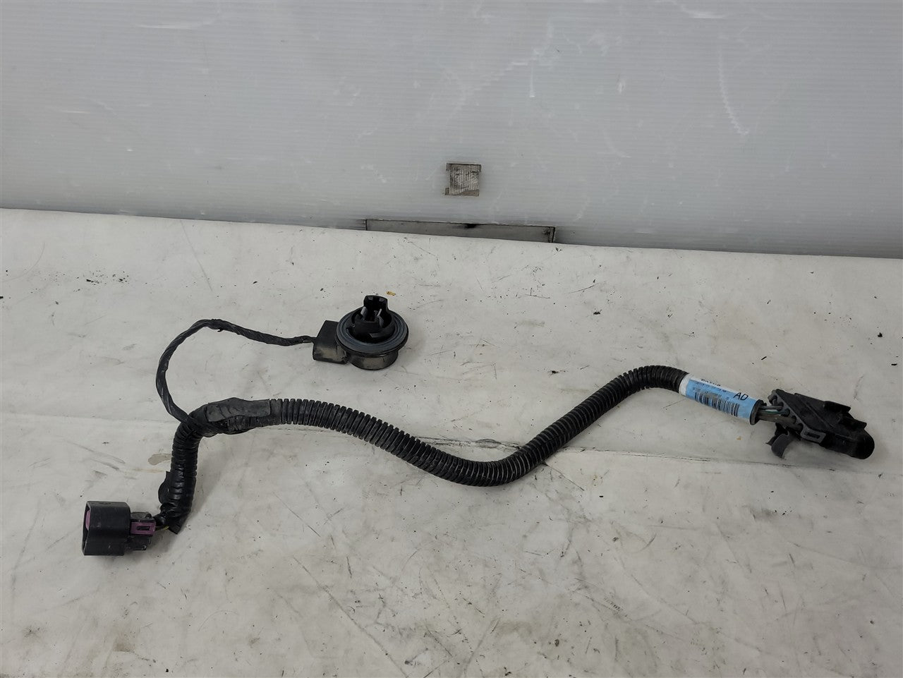 Used OEM 2005-2013 CORVETTE C6 DRIVER OR PASSENGER HEADLIGHT WIRING, actual item photo 1