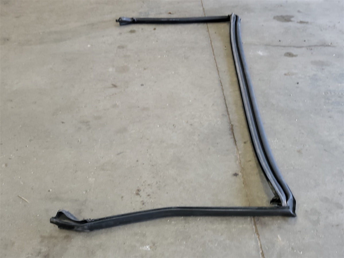 Used OEM 2005-2013 CORVETTE C6 OEM FRONT WINDSHIELD WEATHERSTRIP, actual item photo 4