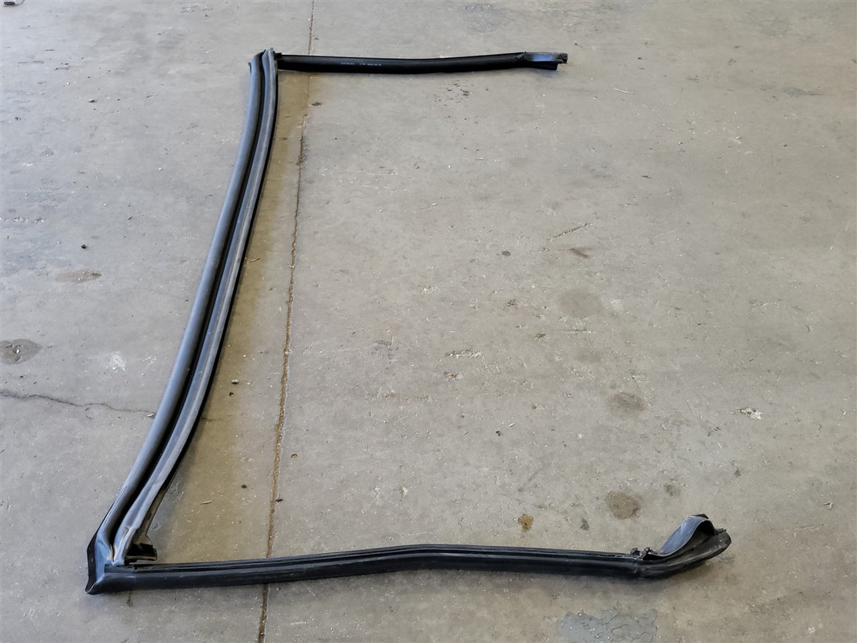 Used OEM 2005-2013 CORVETTE C6 OEM FRONT WINDSHIELD WEATHERSTRIP, actual item photo 8