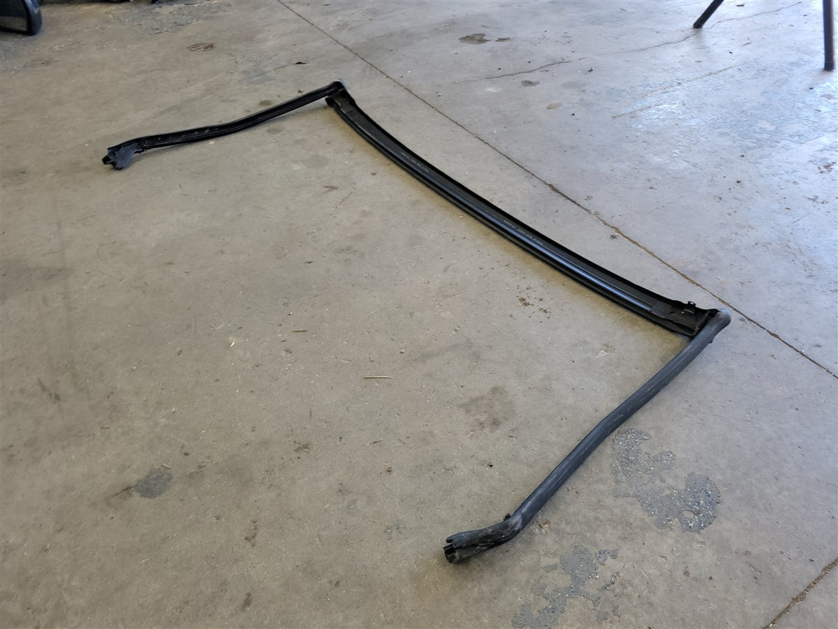 Used OEM 2005-2013 CORVETTE C6 OEM FRONT WINDSHIELD WEATHERSTRIP, actual item photo 12