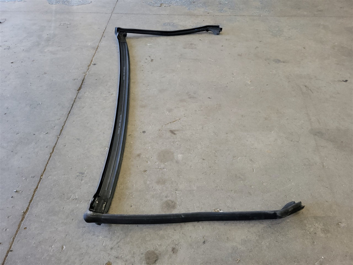 Used OEM 2005-2013 CORVETTE C6 OEM FRONT WINDSHIELD WEATHERSTRIP, actual item photo 17