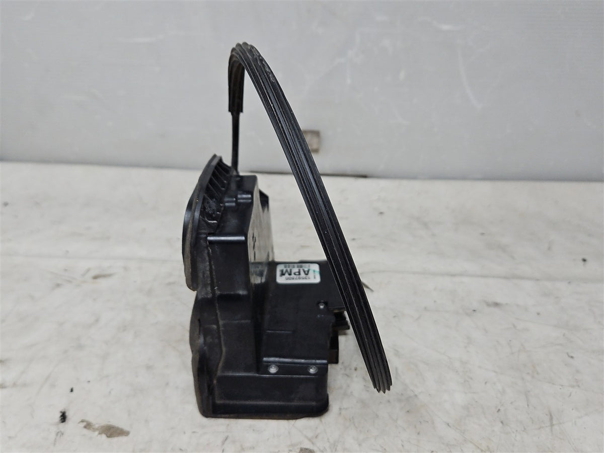 Used OEM 2015 SIERRA FRONT PASSENGER RH DOOR LATCH, actual item photo 4