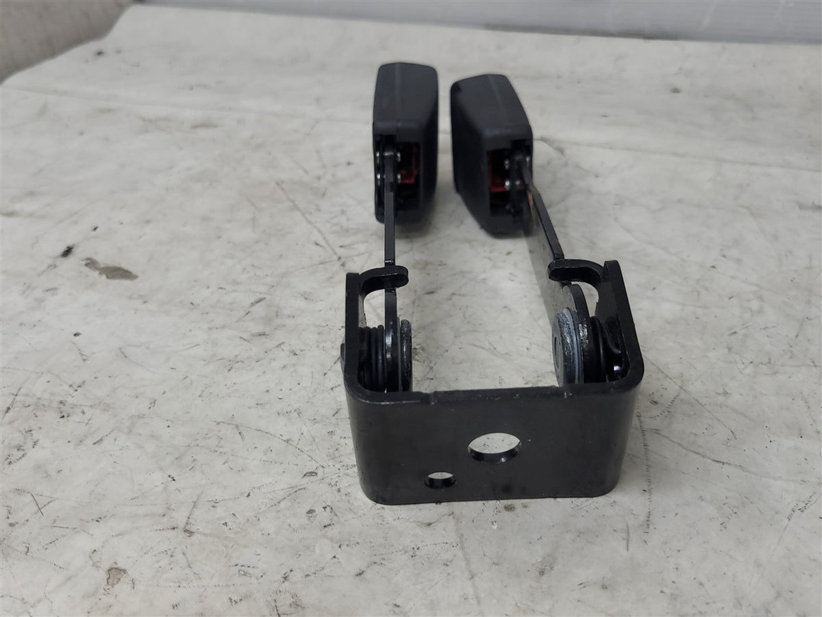 Used OEM 2014-2019 SIERRA SILVERADO REAR SEAT BELT DOUBLE BUCKLE, actual item photo 4