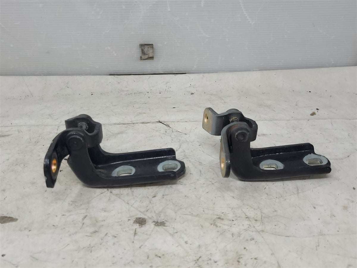 Used OEM 2014-2026 SIERRA SILVERADO FRONT DOOR HINGES UPPER & LOWER, actual item photo 2
