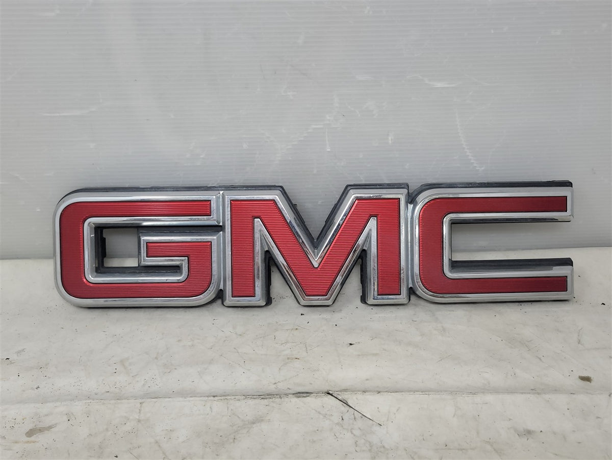 Used OEM 2014-2019 SIERRA FRONT GRILLE GMC LOGO EMBLEM RED WITH, actual item photo 1