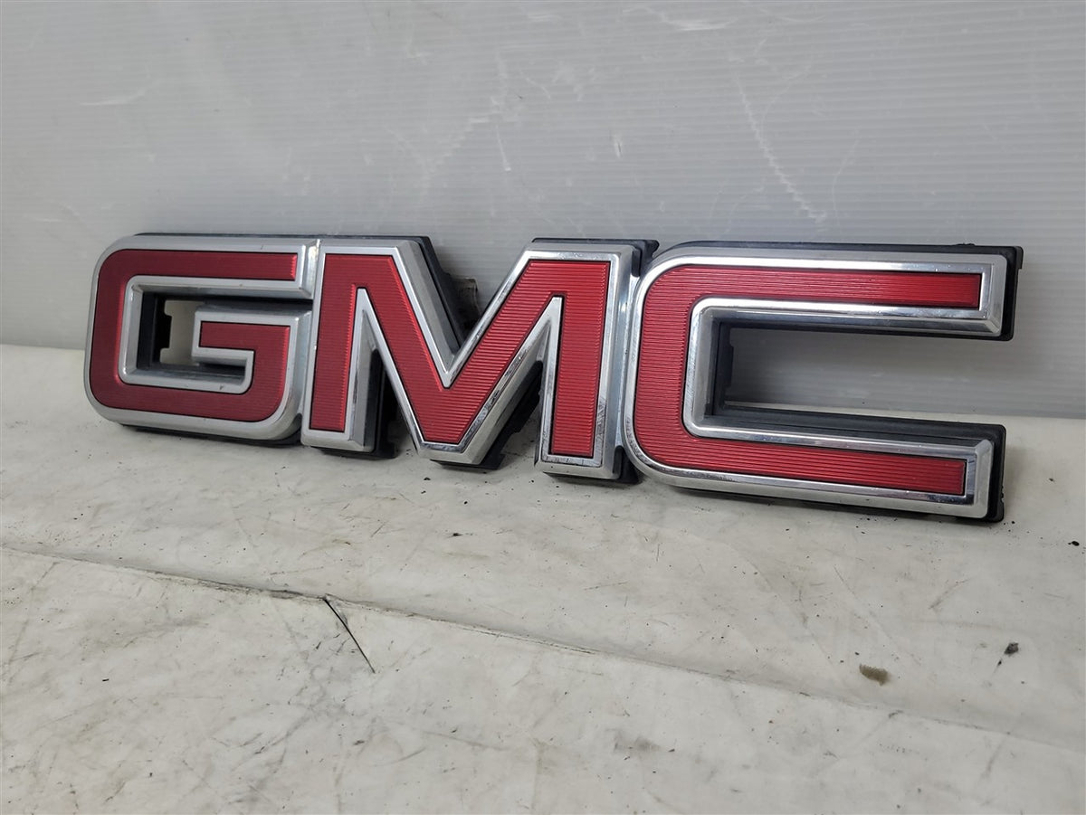 Used OEM 2014-2019 SIERRA FRONT GRILLE GMC LOGO EMBLEM RED WITH, actual item photo 2