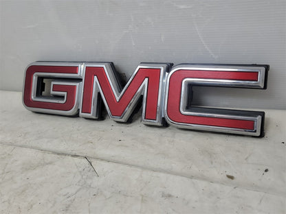 Used OEM 2014-2019 SIERRA FRONT GRILLE GMC LOGO EMBLEM RED WITH, actual item photo 2
