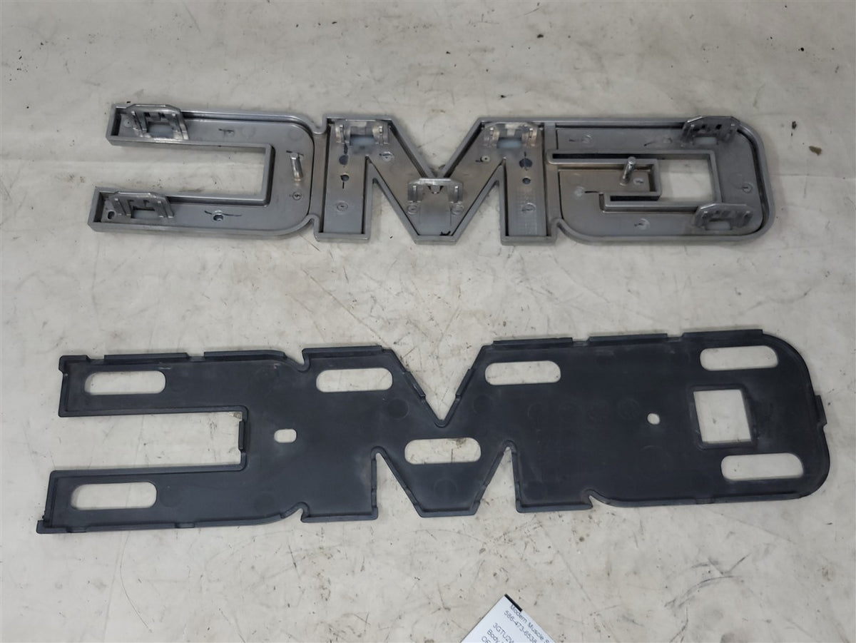Used OEM 2014-2019 SIERRA FRONT GRILLE GMC LOGO EMBLEM RED WITH, actual item photo 7
