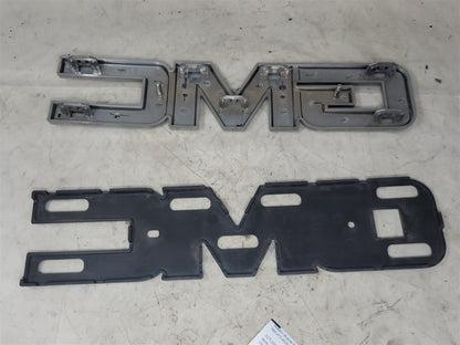 Used OEM 2014-2019 SIERRA FRONT GRILLE GMC LOGO EMBLEM RED WITH, actual item photo 7