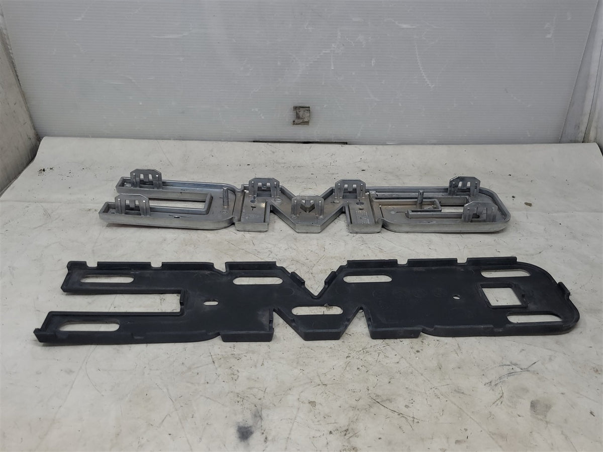 Used OEM 2014-2019 SIERRA FRONT GRILLE GMC LOGO EMBLEM RED WITH, actual item photo 8