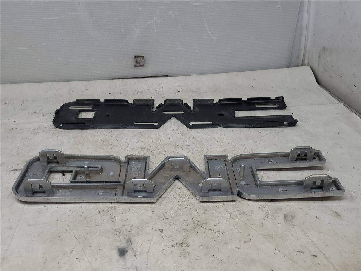 Used OEM 2014-2019 SIERRA FRONT GRILLE GMC LOGO EMBLEM RED WITH, actual item photo 10