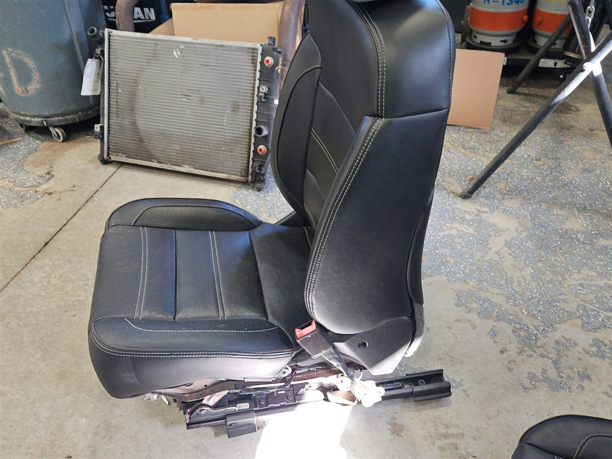 Used OEM 2015 SIERRA DENALI 1500 FRONT AND SECOND ROW BLACK LEATHER, actual item photo 17