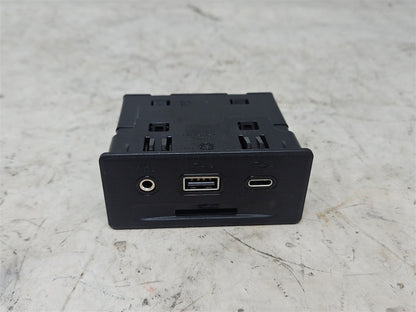 Used OEM 2019-2023 SIERRA SILVERADO USB MEMORY CARD RECEPTACLE CENTER, actual item photo 1