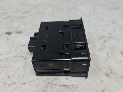 Used OEM 2019-2023 SIERRA SILVERADO USB MEMORY CARD RECEPTACLE CENTER, actual item photo 2