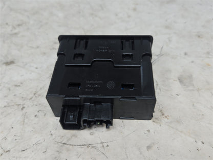 Used OEM 2019-2023 SIERRA SILVERADO USB MEMORY CARD RECEPTACLE CENTER, actual item photo 3