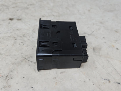 Used OEM 2019-2023 SIERRA SILVERADO USB MEMORY CARD RECEPTACLE CENTER, actual item photo 4