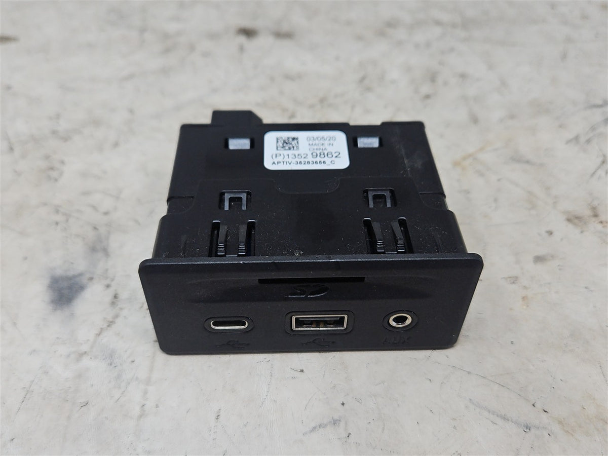 Used OEM 2019-2023 SIERRA SILVERADO USB MEMORY CARD RECEPTACLE CENTER, actual item photo 6