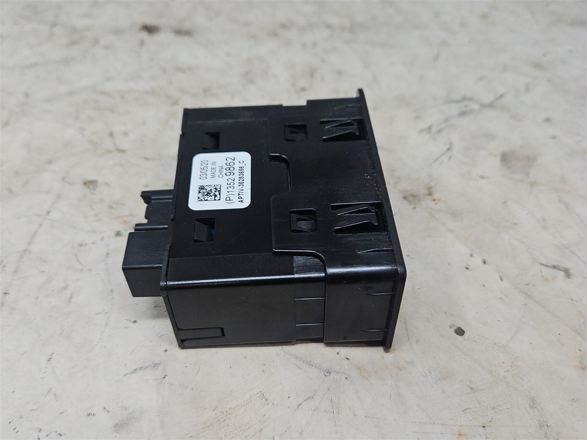 Used OEM 2019-2023 SIERRA SILVERADO USB MEMORY CARD RECEPTACLE CENTER, actual item photo 7