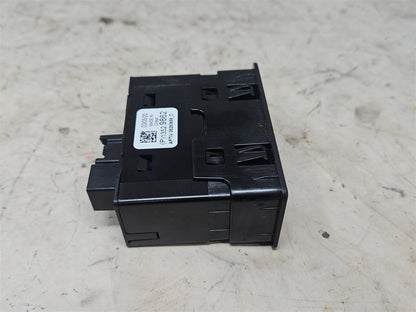 Used OEM 2019-2023 SIERRA SILVERADO USB MEMORY CARD RECEPTACLE CENTER, actual item photo 7