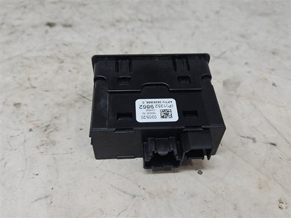 Used OEM 2019-2023 SIERRA SILVERADO USB MEMORY CARD RECEPTACLE CENTER, actual item photo 8