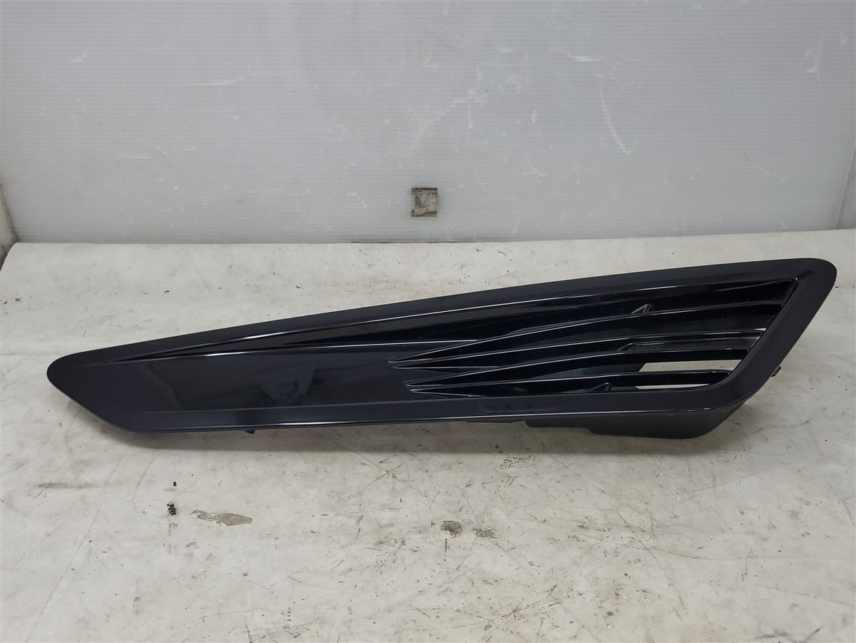Used OEM 2016-2018 CAMARO SS HOOD SCOOP PASSENGER RH SUMMIT WHITE, actual item photo 2