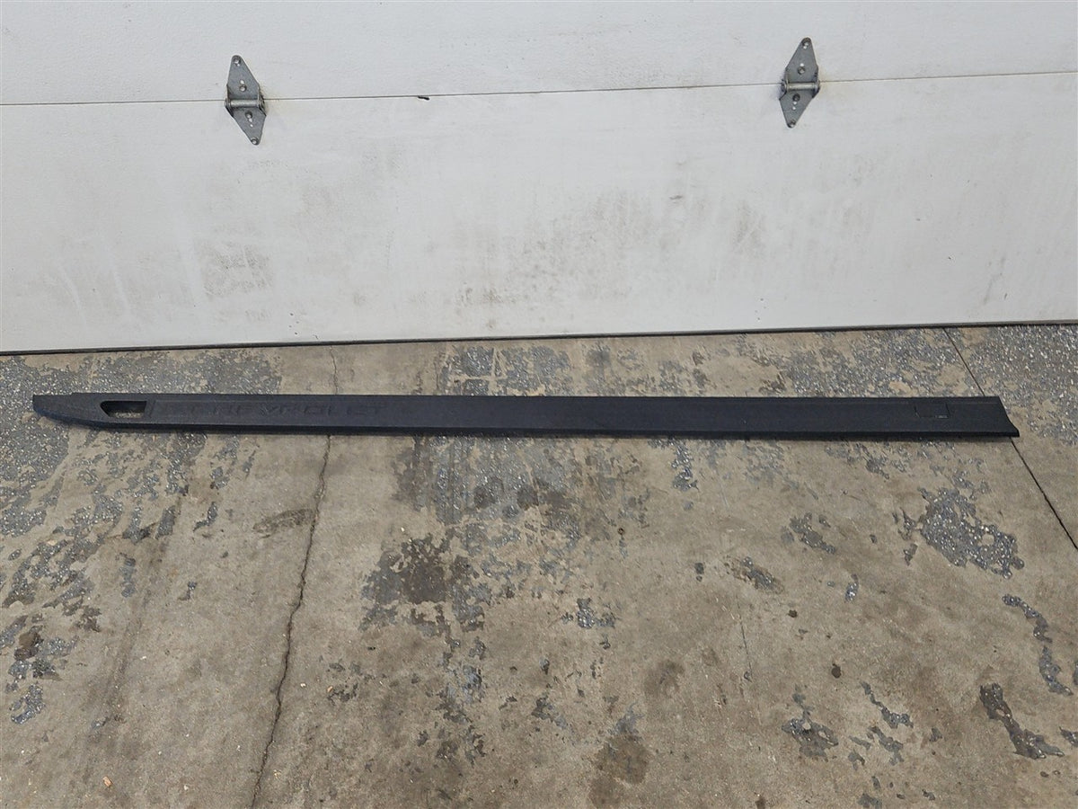 Used OEM 2019-2026 SILVERADO 1500 BED RAIL UPPER TRIM 6 6 BED MOLDING, actual item photo 1