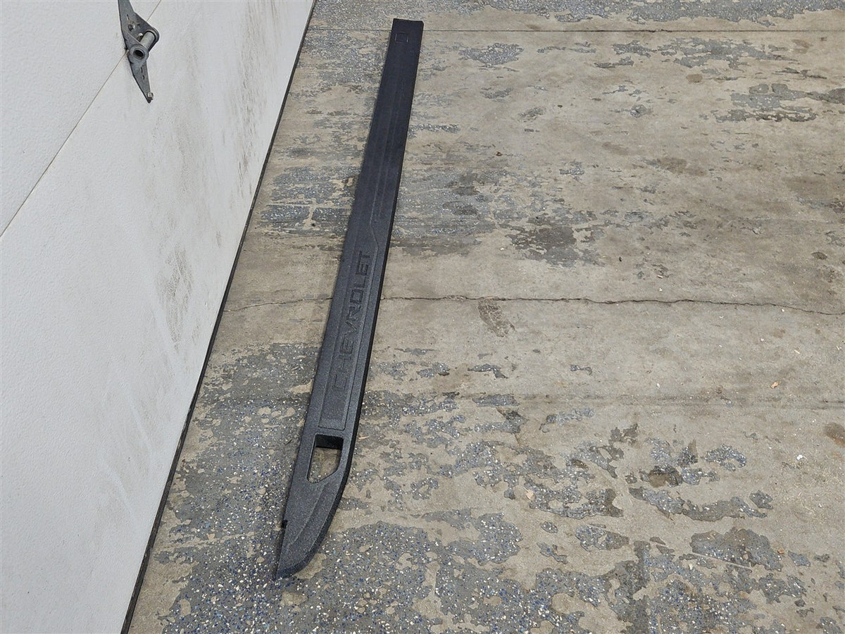 Used OEM 2019-2026 SILVERADO 1500 BED RAIL UPPER TRIM 6 6 BED MOLDING, actual item photo 3