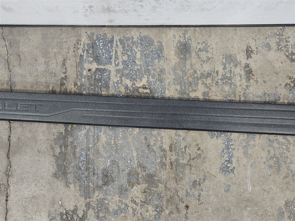 Used OEM 2019-2026 SILVERADO 1500 BED RAIL UPPER TRIM 6 6 BED MOLDING, actual item photo 7