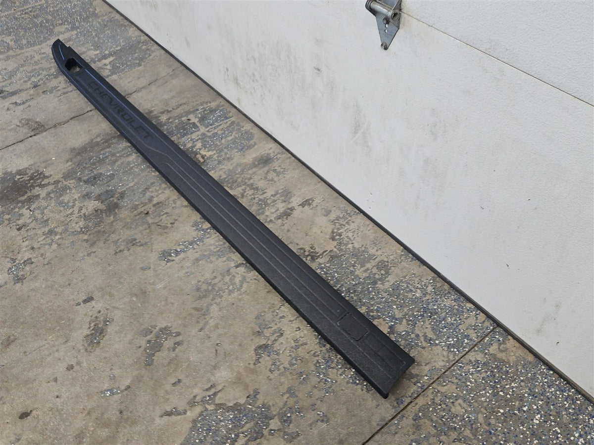 Used OEM 2019-2026 SILVERADO 1500 BED RAIL UPPER TRIM MOLDING, actual item photo 4