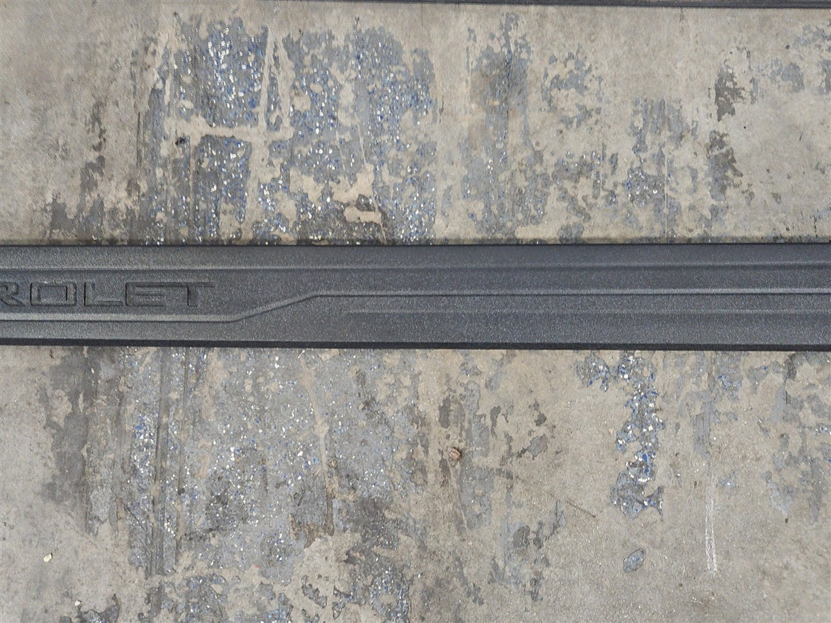 Used OEM 2019-2026 SILVERADO 1500 BED RAIL UPPER TRIM MOLDING, actual item photo 7