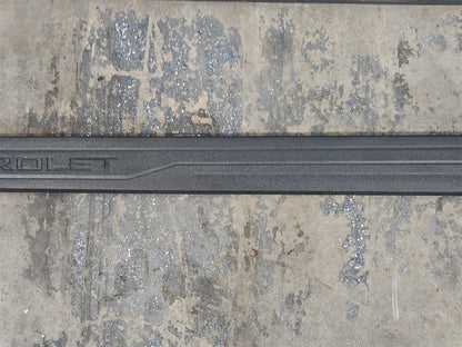 Used OEM 2019-2026 SILVERADO 1500 BED RAIL UPPER TRIM MOLDING, actual item photo 7