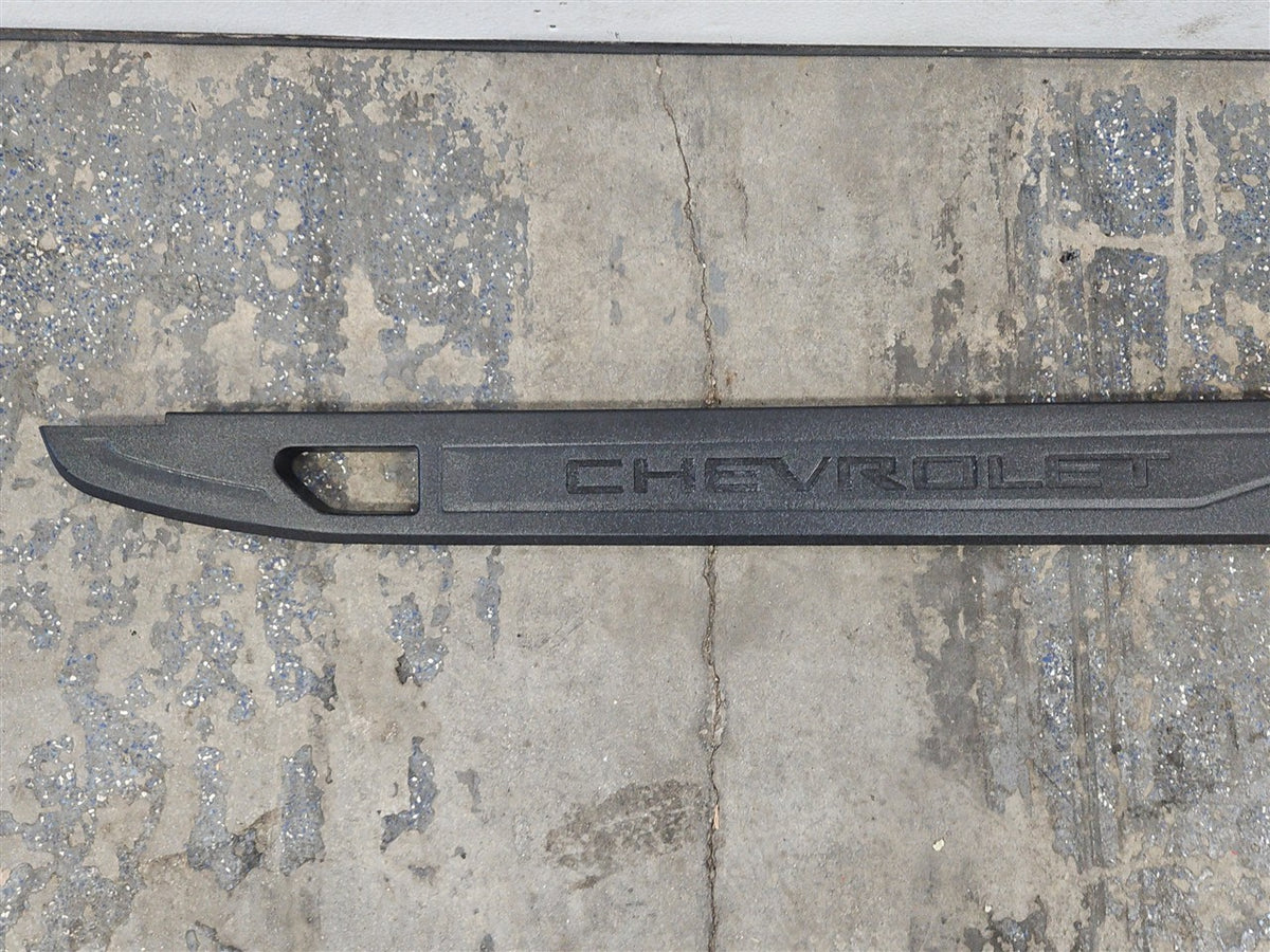 Used OEM 2019-2026 SILVERADO 1500 BED RAIL UPPER TRIM MOLDING, actual item photo 8