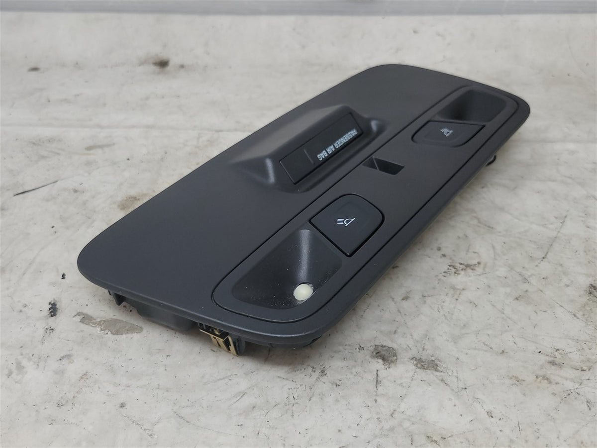 Used OEM 2016-2018 CAMARO ROOF CONSOLE WITH DOME LIGHT WITHOUT, actual item photo 1