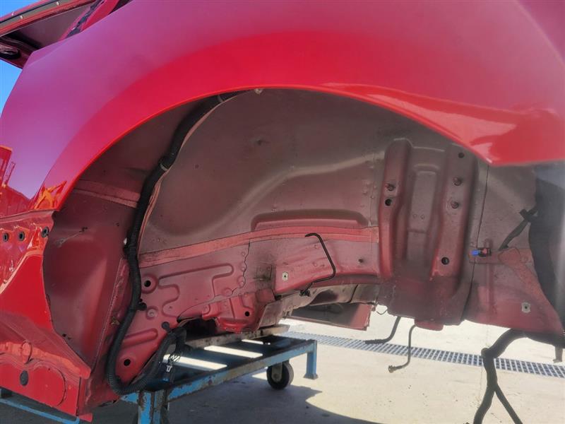 2020 CAMARO BARE REAR CLIP/SHELL RED 397 - image 4