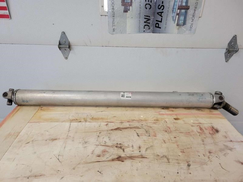2015 ESCALAESV REAR DRIVE SHAFT AAVN 23147489 4WD 6 437 - image 1