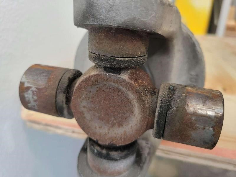 2015 ESCALAESV REAR DRIVE SHAFT AAVN 23147489 4WD 6 437 - image 3