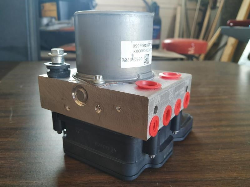 2018 CAMARO SS ABS PUMP/MODULE 84244636 5 - image 3