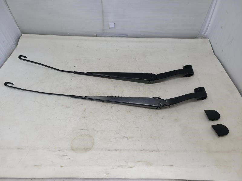 2017 ESCALADE WIPER ARMS, PAIR 604 - image 1