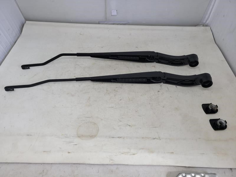 2017 ESCALADE WIPER ARMS, PAIR 604 - image 2
