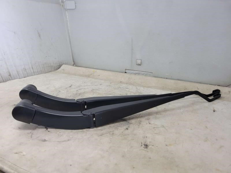 2019 ESCALAESV FRONT WINDSHIELD WIPER ARMS PAIR LH 605 - image 1
