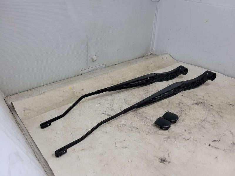 2019 ESCALAESV FRONT WINDSHIELD WIPER ARMS PAIR LH 605 - image 4