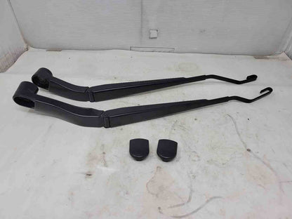 2022 CAMARO WINDSHIELD WIPER ARMS PAIR 10K MILES 607 - image 1