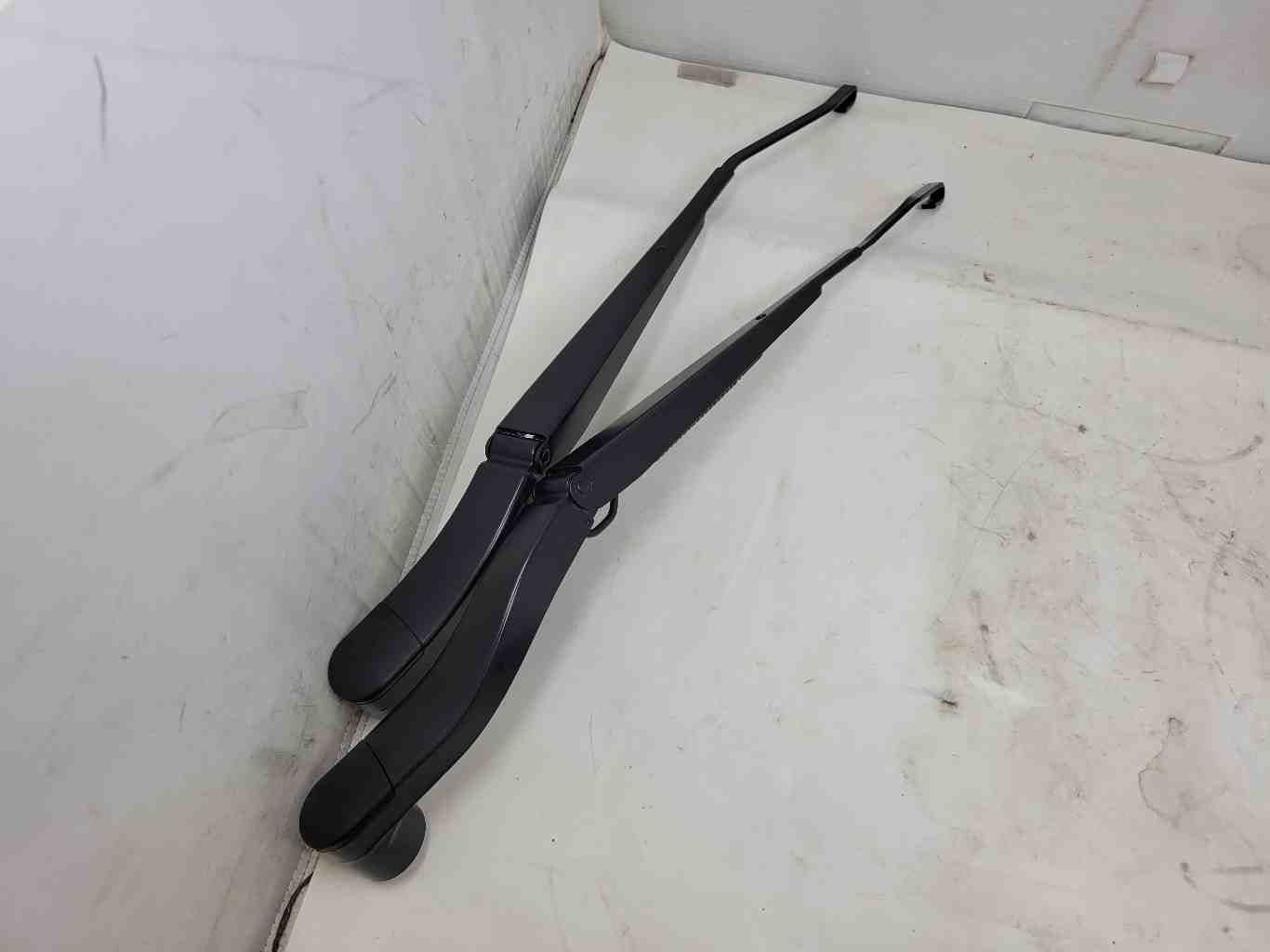 2022 CAMARO WINDSHIELD WIPER ARMS PAIR 10K MILES 607 - image 5