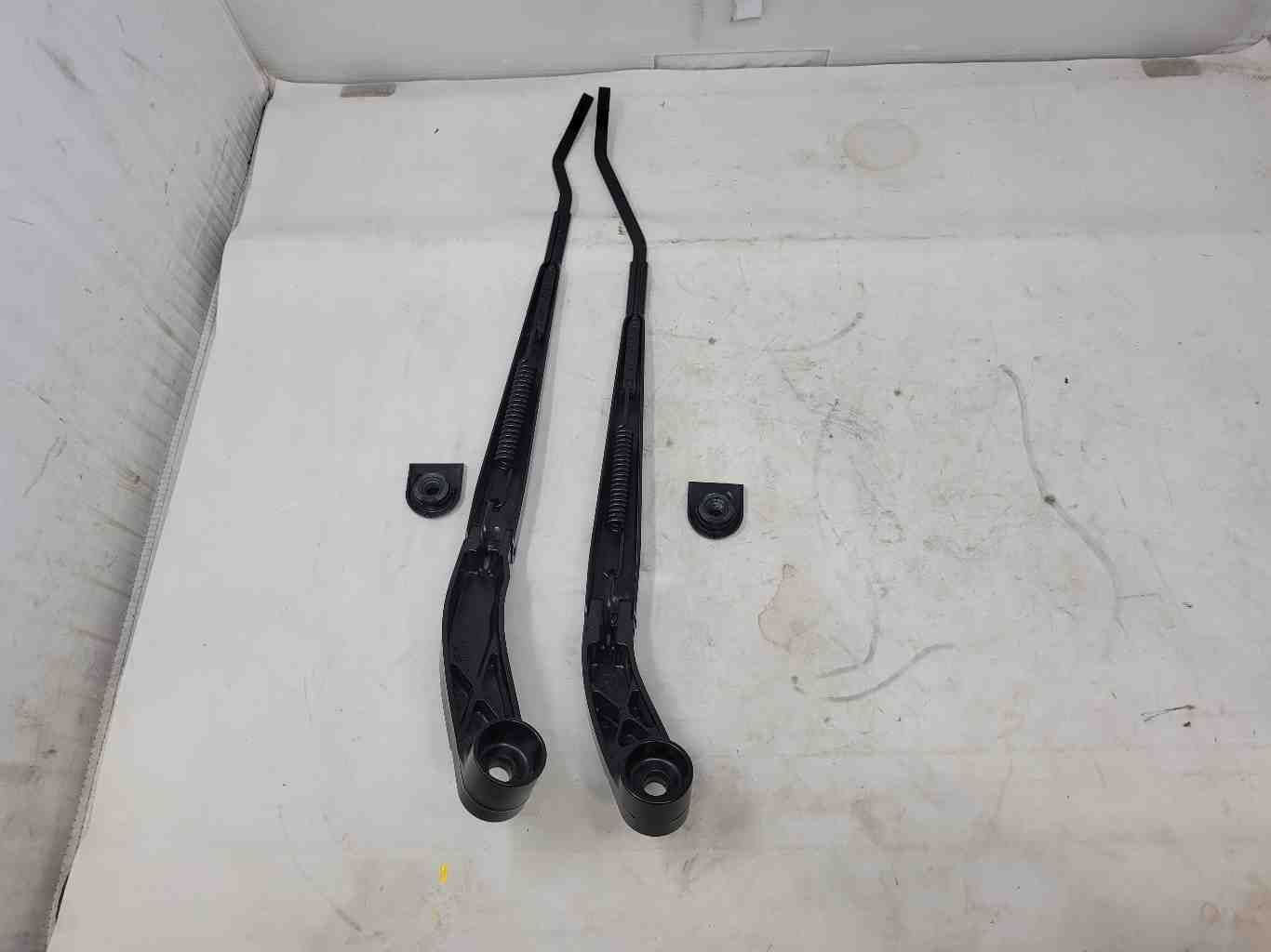 2022 CAMARO WINDSHIELD WIPER ARMS PAIR 10K MILES 607 - image 6