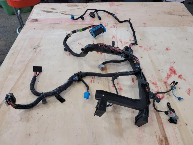 2014 ESCALAESV RH FRONT SEAT HARNESS 8 WAY POWER W/ 633 - image 4
